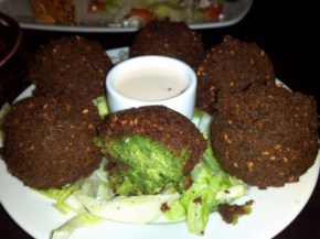 An appetizer that comes with 6 falafels. Not a huge fan of this dish, but was crispy with some good sauce.